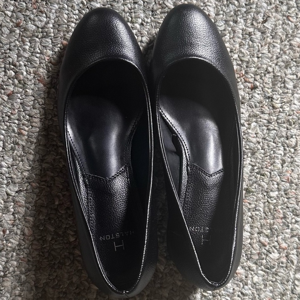 Halston wide heel heels size 6.5 women’s